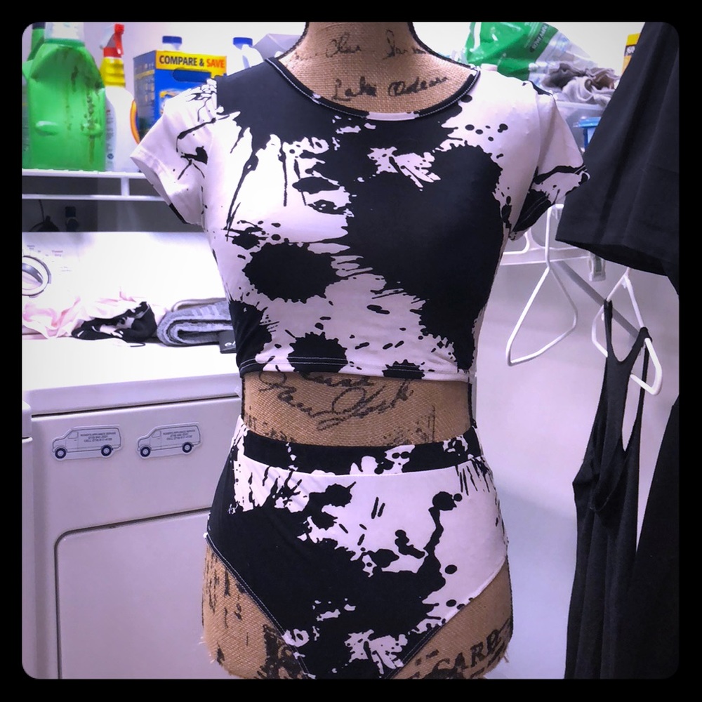 Two piece B&W Set